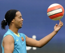 Ronaldinho sezonu kapattı