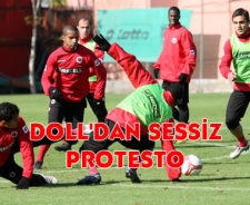 Doll'dan futbolculara protesto