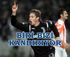 Biri bizi kandırıyor