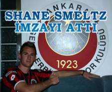 Shane Smeltz imzayı attı
