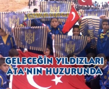 Geleceğin yıldızları Ata'nın huzurunda...