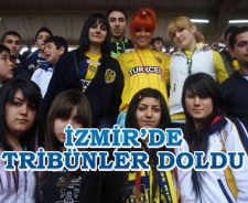 İzmir'de tribünler doldu