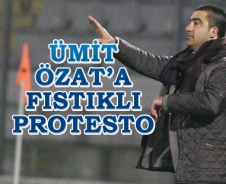 Ümit Özat'a fıstıklı protesto