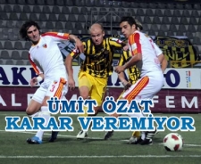 Ümit Özat karar veremiyor