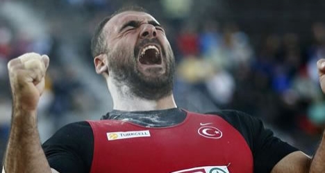 Hüseyin podyumu son anda kaybetti...