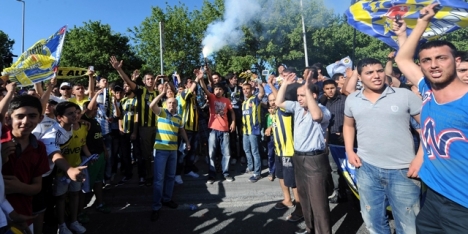 Fenerbahçe taraftarı Metris'e akın ediyor