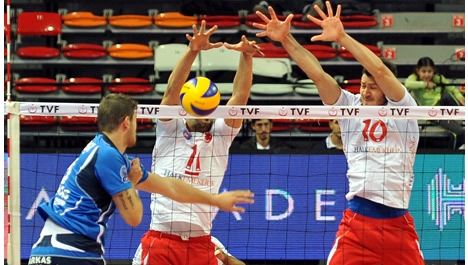 Halkbank evinde Arkas'tan set alamadı