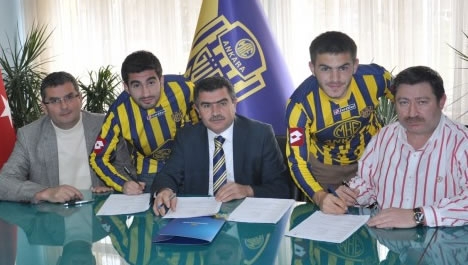 Ankaragücü'nde 2 imza...