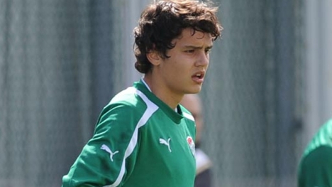 Enes Ünal Profesyonel Yapıldı..