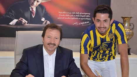 Mert resmi sözleşmeyi imzaladı...