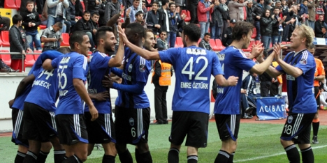 Gençler seriyi bozdu