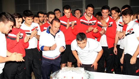 Hakan Gökbulut'a süpriz doğum günü...
