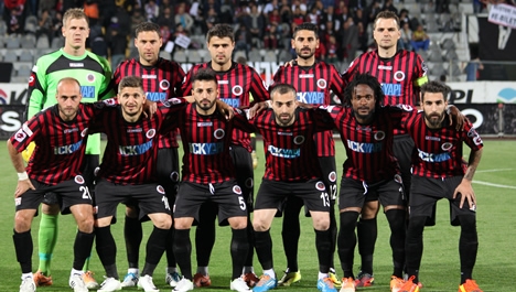 Gençler Bir Atıyor Üç Alıyor