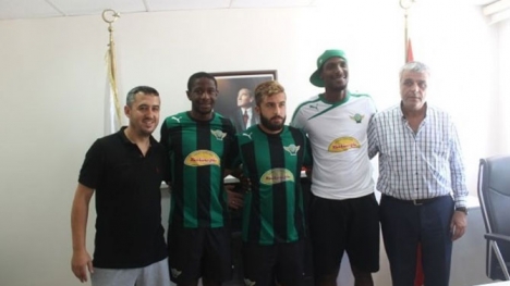 Akhisar, imzaları attırdı..