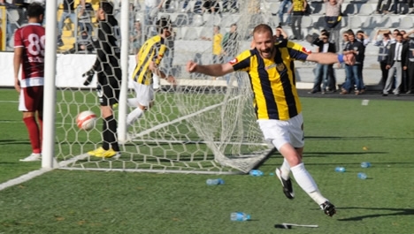 Ankaragücü'nde Serhat Akyüz ile yollar ayrıldı..