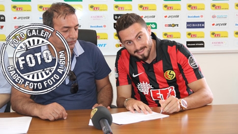 Kaan Kanak, resmen Eskişehirspor'da..