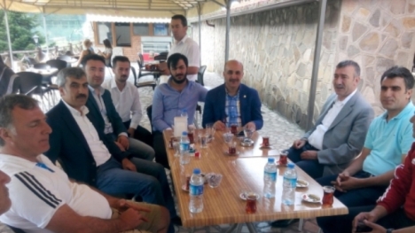 Milletvekilleri, Petrolspor'un kampını ziyaret etti..