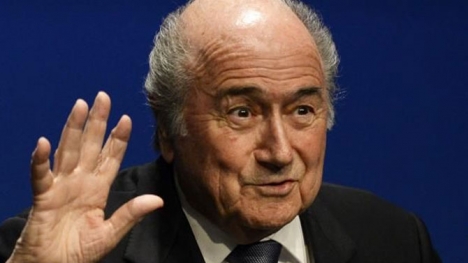 Blatter bırakmıyor!