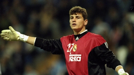 Casillas 15 yıldır profesyonel!