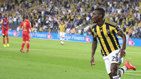 Fenerbahçe'de Emenike şoku!