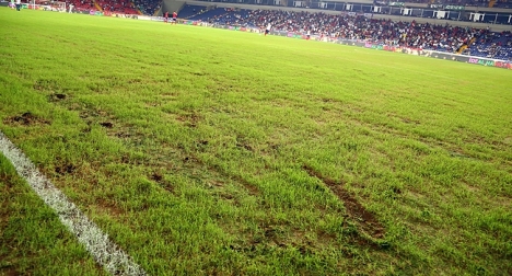 Mersin Stadyumu'ndaki zemin sorunu ne durumda?