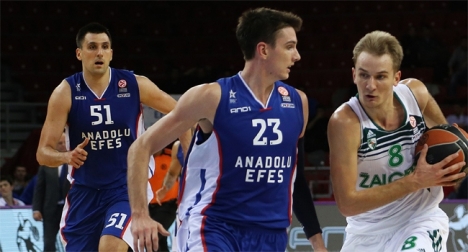 Anadolu Efes, yenilgiyle tanıştı!