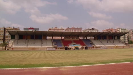 Tarsus Şehir Stadı bakıma alındı..