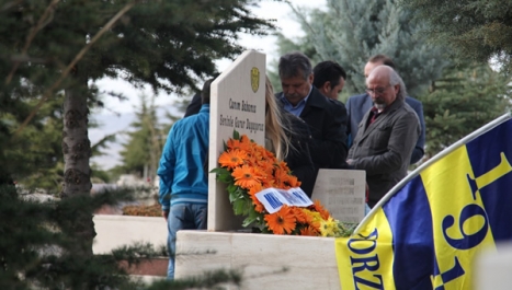Veli Necdet Arığ mezarı başında anıldı