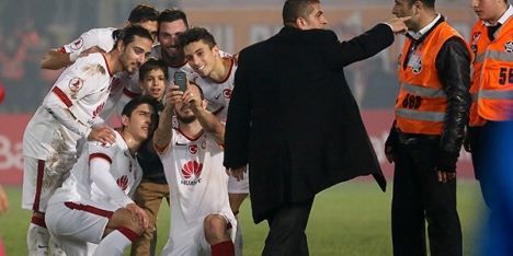 Güvenliği atlattı selfie çektirdi!