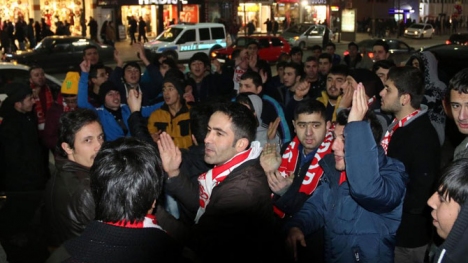 Sivasspor taraftarı, Carlos'u bırakmıyor!