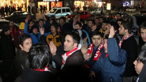 Sivasspor taraftarı, Carlos'u bırakmıyor!