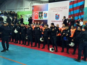 Trabzonspor'da kongre olaylı başladı!