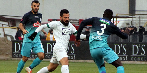 Akhisar'da 3 ayrılık birden!