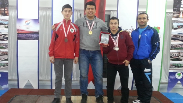 Mamak'lı Halterciler şampiyonaya katılacak.
