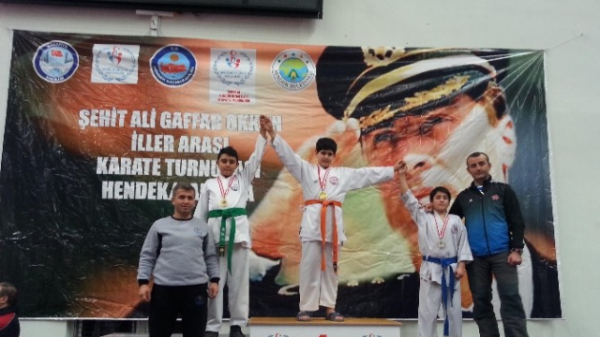 Minik Karatecilerden Büyük Başarı