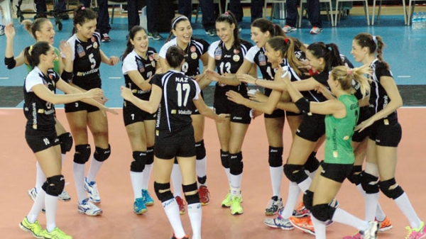 Vakıfbank, şampiyonluğa göz kırptı!