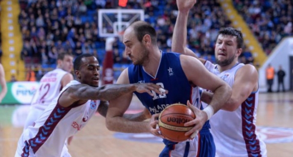 Anadolu Efes farklı kazandı!