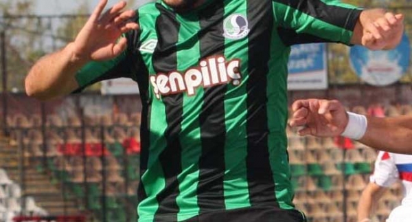 Sakaryaspor liderliğini sürdürdü
