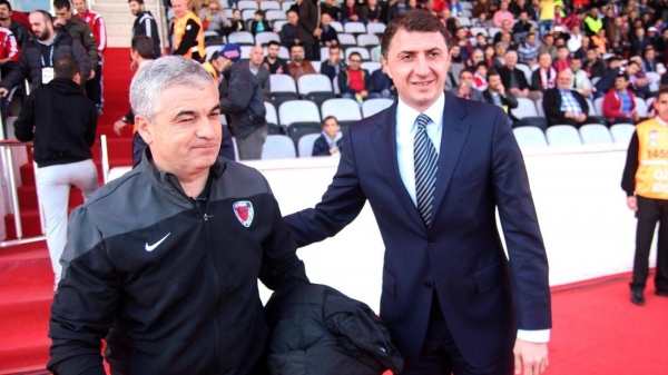 Şota Arveladze: "Birisi takımdan kovuyor, birisi ülkeden kovuyor!"