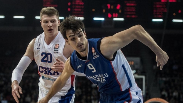 Dario Saric Efes'te kalıyor