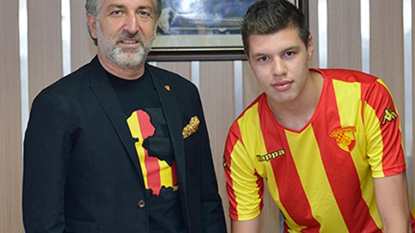 Göztepe, Fatih Kurucuk'ı profesyonel yaptı..