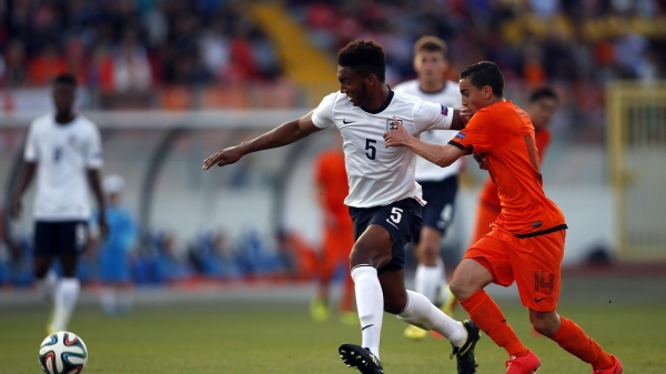 Liverpool Joe Gomez'e 5 yıllık imza attırdı