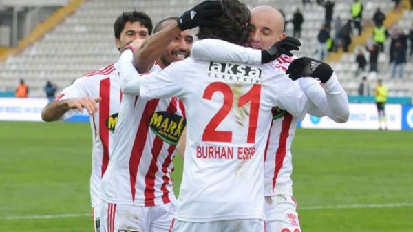 Sivasspor 3 isimle uzattı..