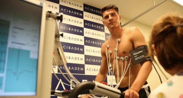 Mario Gomez sağlık kontrolünden geçti.