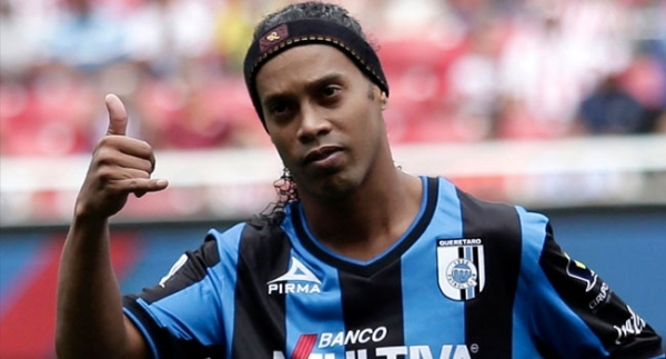 Ve Ronaldinho imzayı attı!