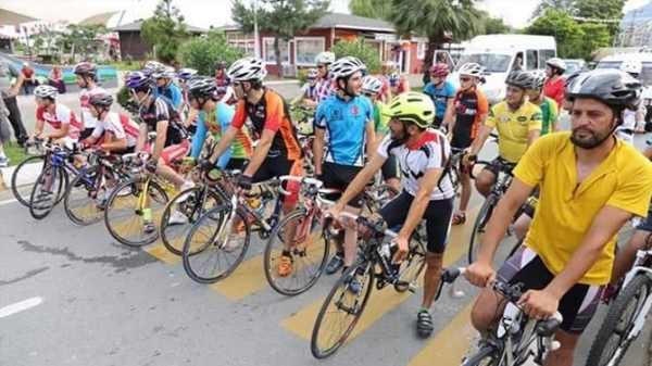 Dağ bisiklet yarışmacıları Murgul'da pedal çevirdi!
