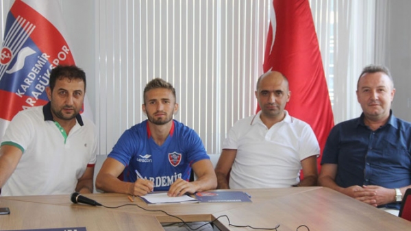 Karabükspor'da yeniler antrenmanda..