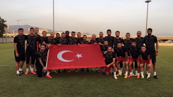 Karşıyaka'dan "siyah tişörtlü" antrenman