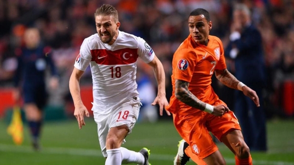 Caner ve Şener'den Robin van Persie'ye cevap!