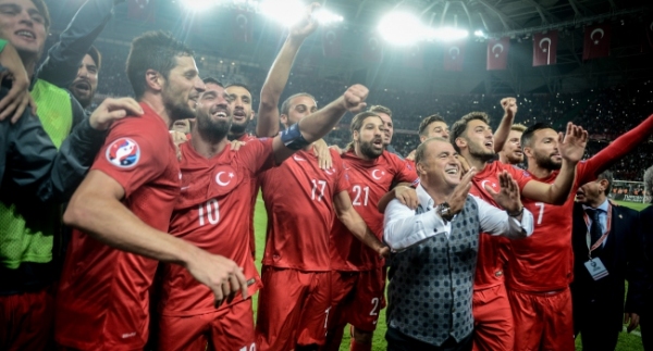 Milliler adeta küllerinden doğdu